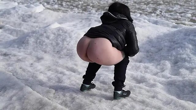 Mature MILF pees in the ocean, loves her hairy pussy