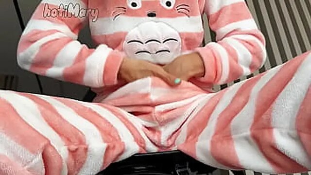 Skinny Asian Teen Masturbates Her Pussy and Small Tits