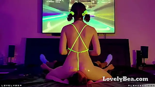 Sitting Tight on PlayObey′s Face: Face Sittingentai