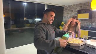Young babe gets serviced by hot delivery guy post online order in sexy undies - FULL XVIDEOS RED