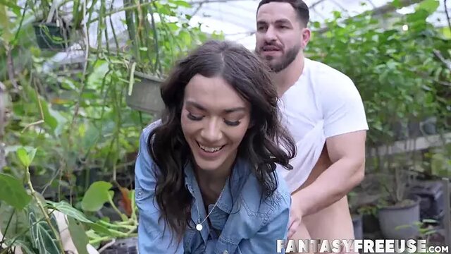 Tattooed twink Sawyer Cassidy and babe Luna Luxe service my dick