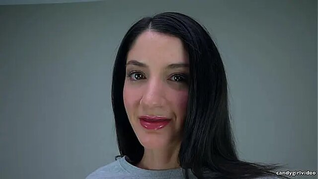 Arielle Lane worships her pretty pink pussy on glass