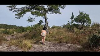 Trilha, cachoeira e muito sexo em público!