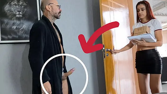 Old man gets surprise delivery with her cock🍆 exposed!
