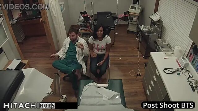 Doc makes freshwoman squirt gobs with Hitachi