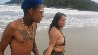 I found a famous toy on the beach and immediately offered my pussy