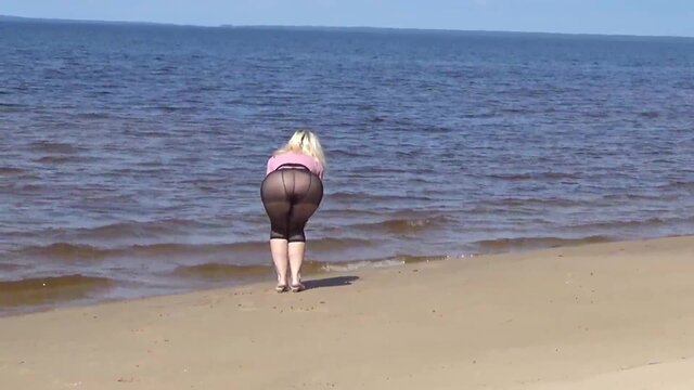 Funny EXPERIENCED LADY sucks and shows off massive knockers at the beach