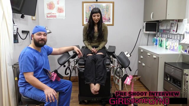 Selena Sativa loves a good foot massage before getting anal fingered